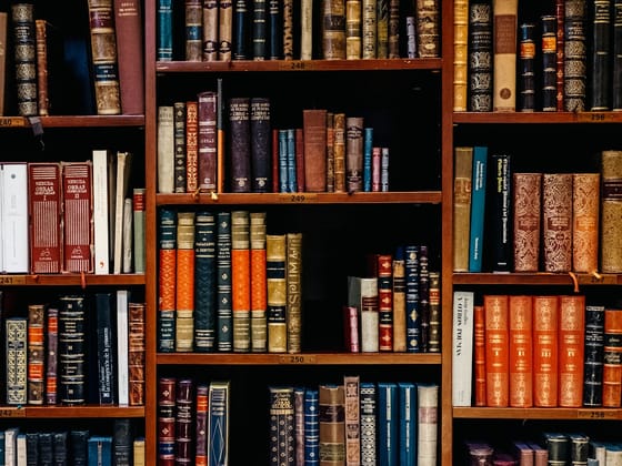 Étagères de livres juridiques